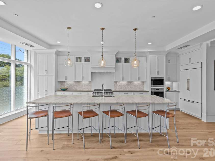 1500 Queens Road, Charlotte, NC 28207.  MLS# CAR4374696, YatesRealty ID 23388. 