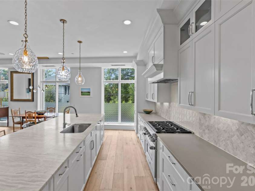 1500 Queens Road, Charlotte, NC 28207.  MLS# CAR4374696, YatesRealty ID 23388. 