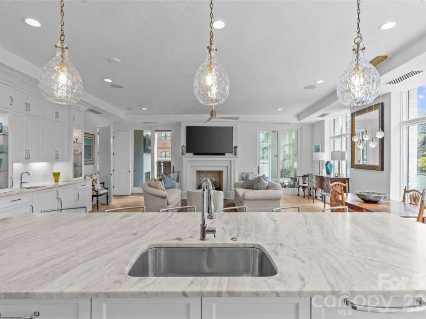 1500 Queens Road, Charlotte, NC 28207.  MLS# CAR4374696, YatesRealty ID 23388. 