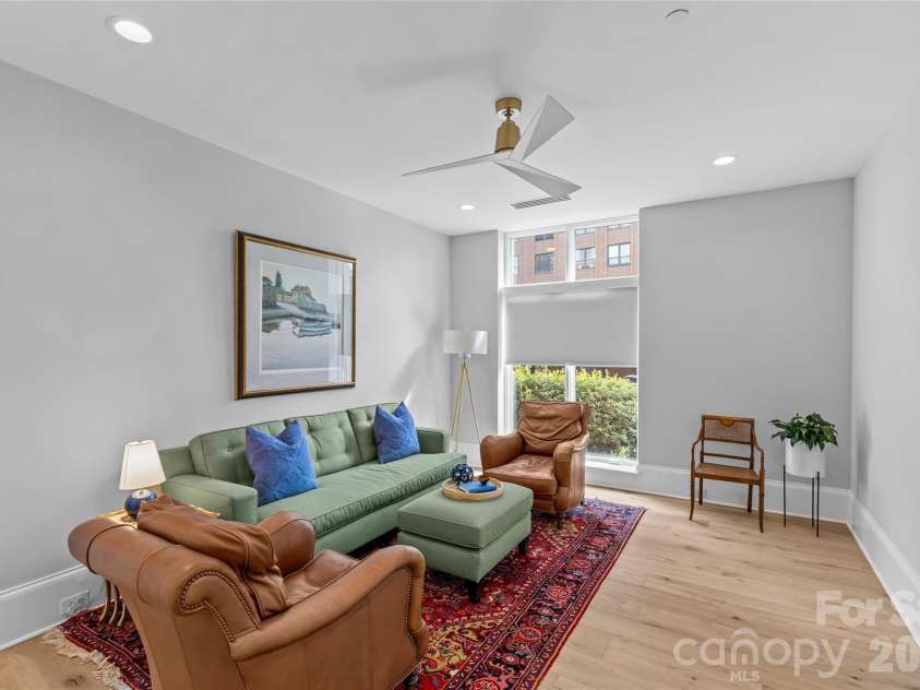 1500 Queens Road, Charlotte, NC 28207.  MLS# CAR4374696, YatesRealty ID 23388. 