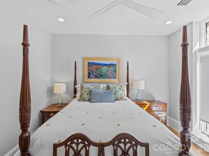 1500 Queens Road, Charlotte, NC 28207.  MLS# CAR4374696, YatesRealty ID 23388. 
