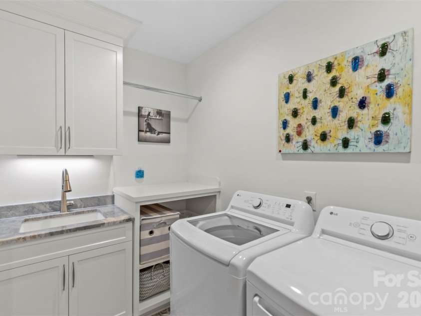 1500 Queens Road, Charlotte, NC 28207.  MLS# CAR4374696, YatesRealty ID 23388. 