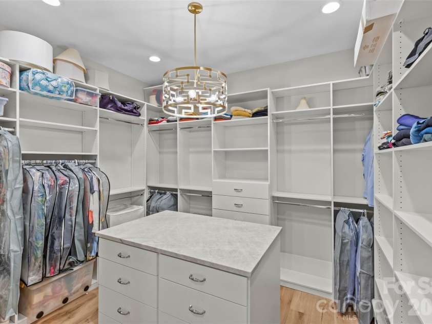 1500 Queens Road, Charlotte, NC 28207.  MLS# CAR4374696, YatesRealty ID 23388. 