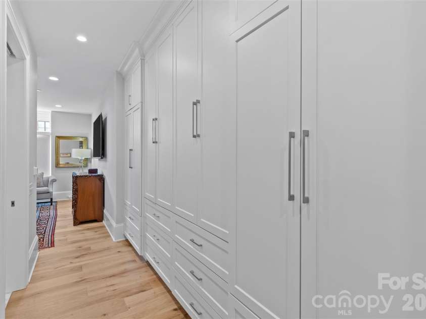 1500 Queens Road, Charlotte, NC 28207.  MLS# CAR4374696, YatesRealty ID 23388. 