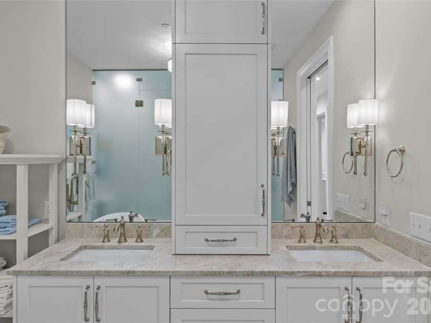1500 Queens Road, Charlotte, NC 28207.  MLS# CAR4374696, YatesRealty ID 23388. 