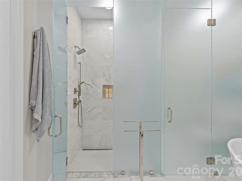 1500 Queens Road, Charlotte, NC 28207.  MLS# CAR4374696, YatesRealty ID 23388. 
