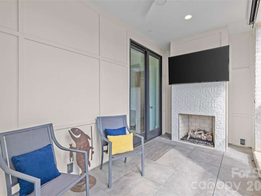 1500 Queens Road, Charlotte, NC 28207.  MLS# CAR4374696, YatesRealty ID 23388. 