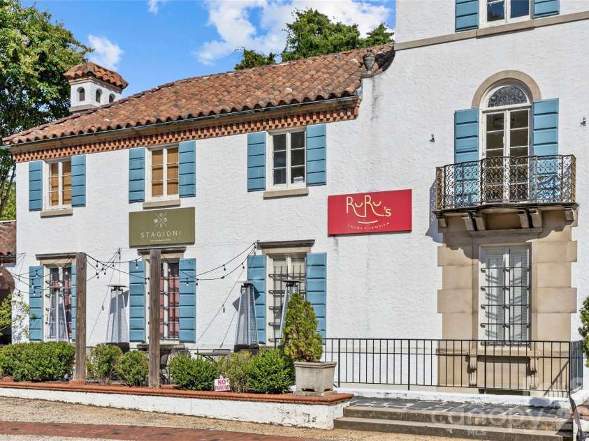 1500 Queens Road, Charlotte, NC 28207.  MLS# CAR4374696, YatesRealty ID 23388. 