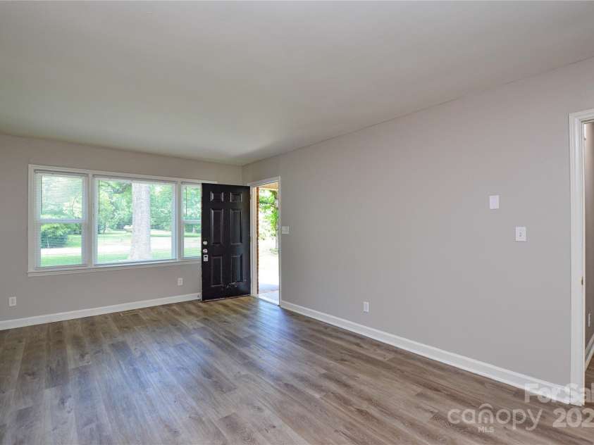 3201 Oscar Drive, Matthews, NC 28105.  MLS# CAR4207969, YatesRealty ID 2339. 