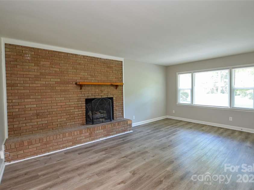 3201 Oscar Drive, Matthews, NC 28105.  MLS# CAR4207969, YatesRealty ID 2339. 