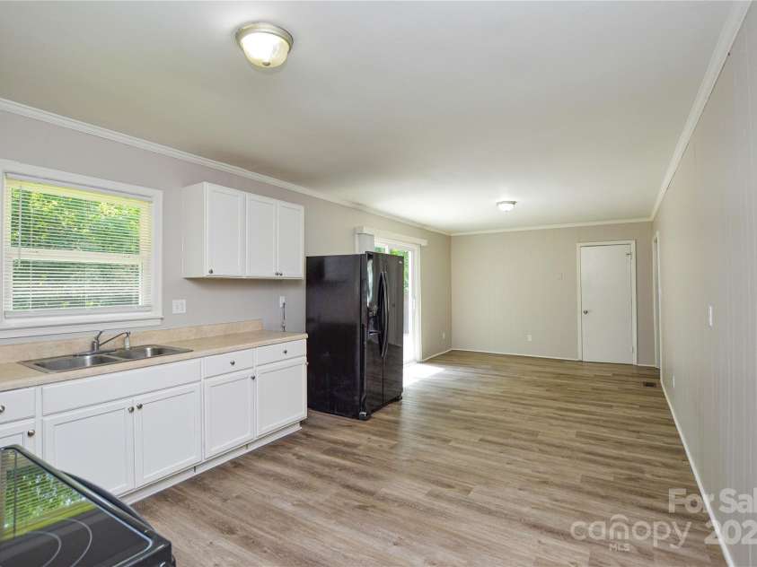 3201 Oscar Drive, Matthews, NC 28105.  MLS# CAR4207969, YatesRealty ID 2339. 