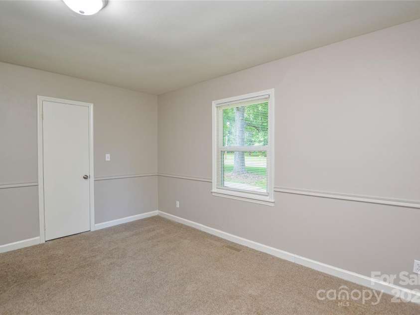 3201 Oscar Drive, Matthews, NC 28105.  MLS# CAR4207969, YatesRealty ID 2339. 