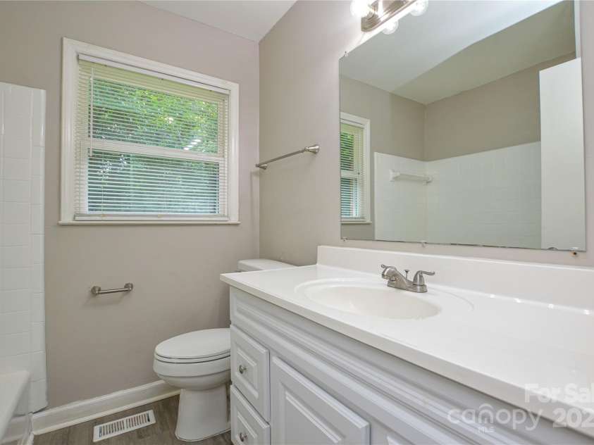 3201 Oscar Drive, Matthews, NC 28105.  MLS# CAR4207969, YatesRealty ID 2339. 