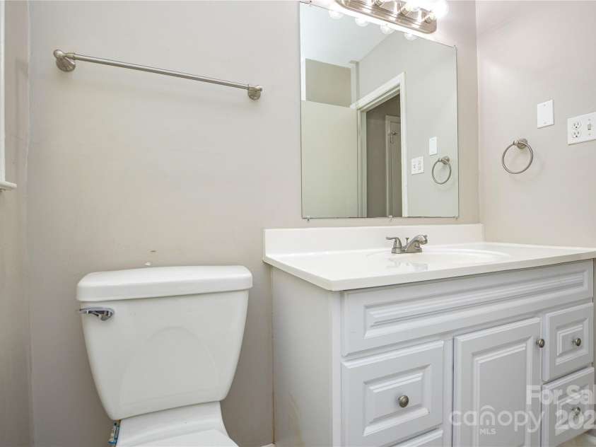 3201 Oscar Drive, Matthews, NC 28105.  MLS# CAR4207969, YatesRealty ID 2339. 