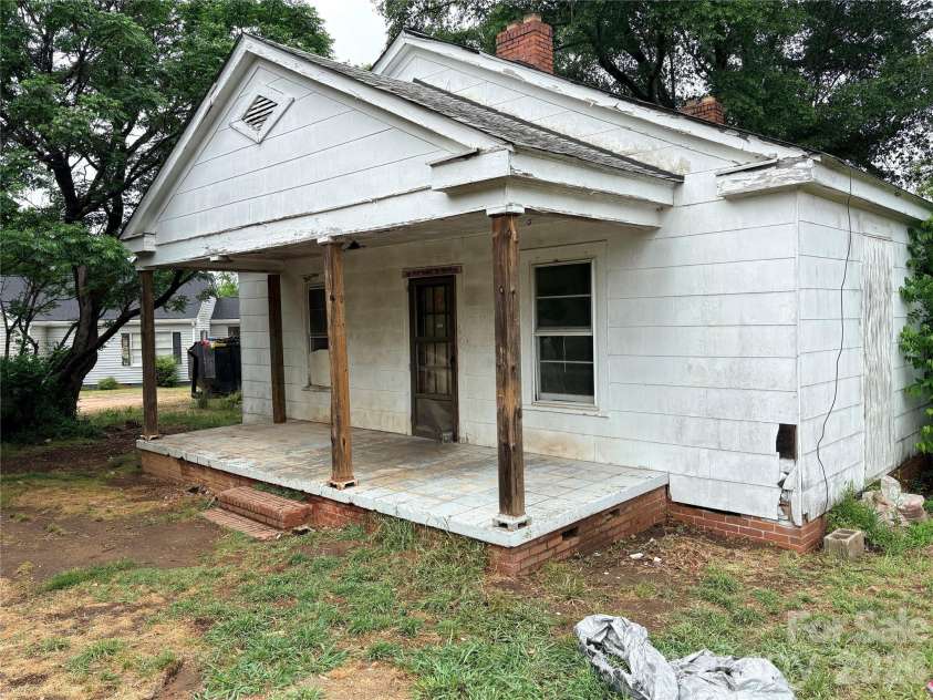 1286 Elmwood Avenue, Lancaster, SC 29720.  MLS# CAR4383100, YatesRealty ID 23390. 