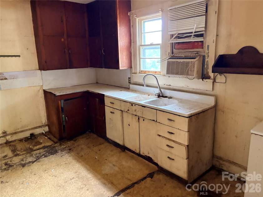 1286 Elmwood Avenue, Lancaster, SC 29720.  MLS# CAR4383100, YatesRealty ID 23390. 