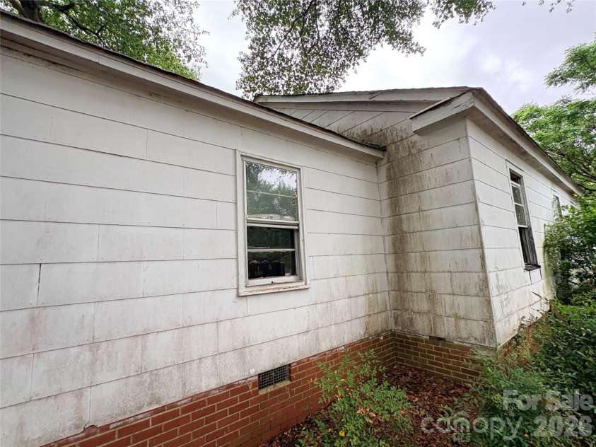 1286 Elmwood Avenue, Lancaster, SC 29720.  MLS# CAR4383100, YatesRealty ID 23390. 