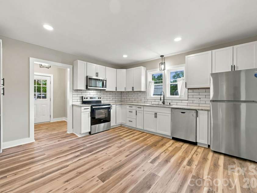 1286 Elmwood Avenue, Lancaster, SC 29720.  MLS# CAR4424690, YatesRealty ID 23390. 