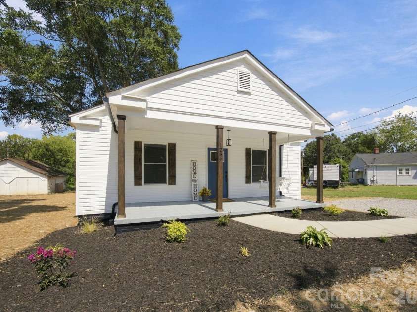 1286 Elmwood Avenue, Lancaster, SC 29720.  MLS# CAR4424690, YatesRealty ID 23390. 