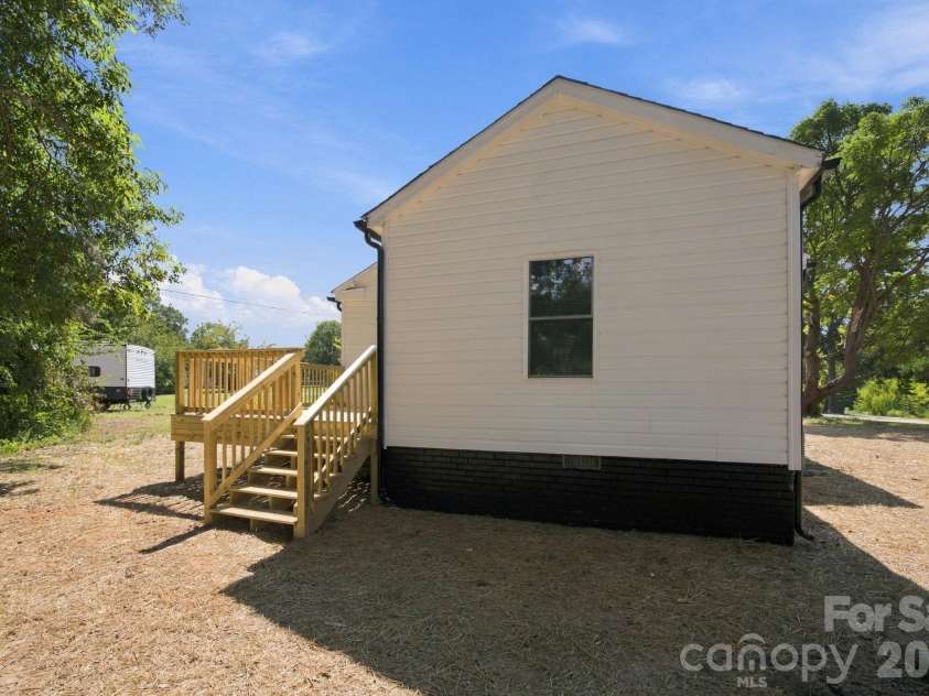 1286 Elmwood Avenue, Lancaster, SC 29720.  MLS# CAR4424690, YatesRealty ID 23390. 