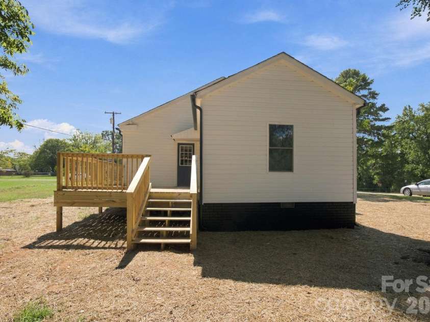 1286 Elmwood Avenue, Lancaster, SC 29720.  MLS# CAR4424690, YatesRealty ID 23390. 