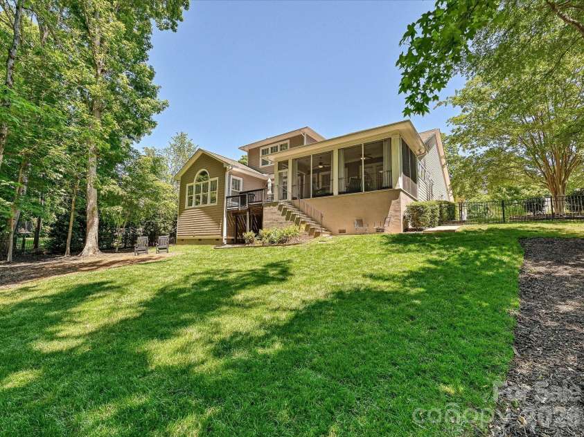1044 Wessington Manor Lane, Fort Mill, SC 29715.  MLS# CAR4379783, YatesRealty ID 23391. 