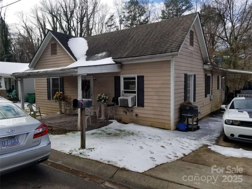 2942 Reid Avenue, Charlotte, NC 28208.  MLS# CAR4271508, YatesRealty ID 23391. 