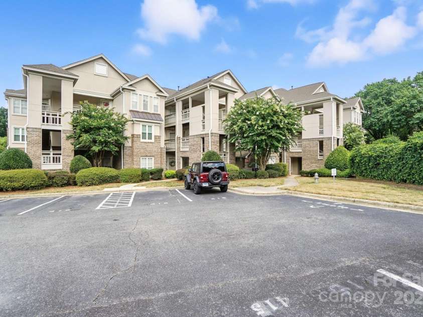 108 Pier 33 Drive, Mooresville, NC 28117.  MLS# CAR4283399, YatesRealty ID 23392. 