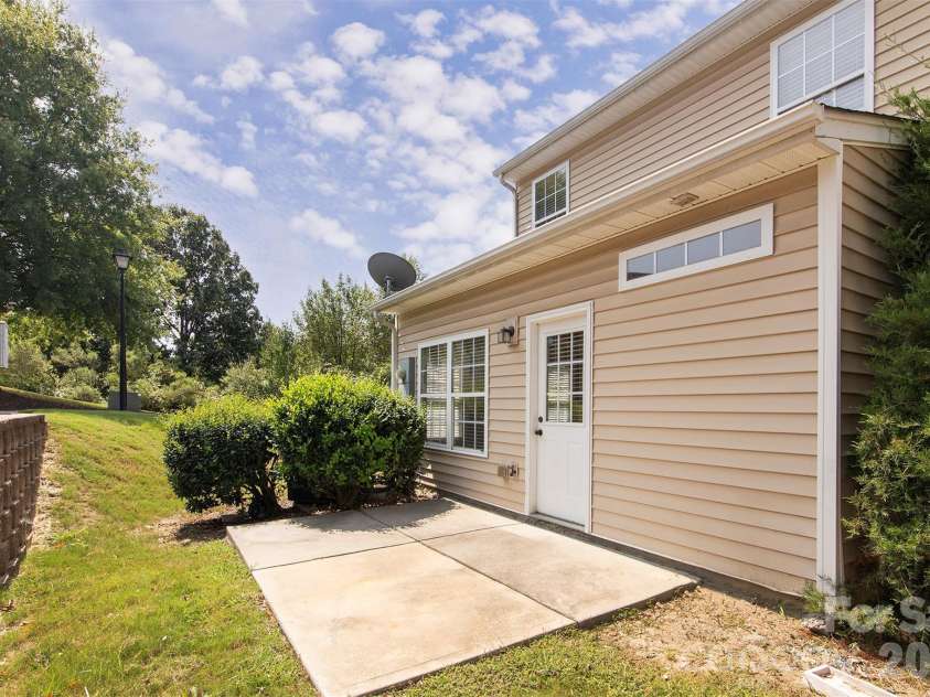 2721 Grain Mill Lane, Charlotte, NC 28214.  MLS# CAR4383522, YatesRealty ID 23392. 