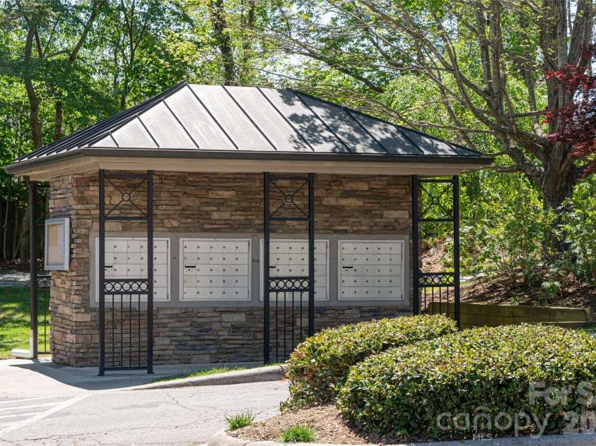 132 Appeldoorn Circle, Asheville, NC 28803.  MLS# CAR4368691, YatesRealty ID 23393. 