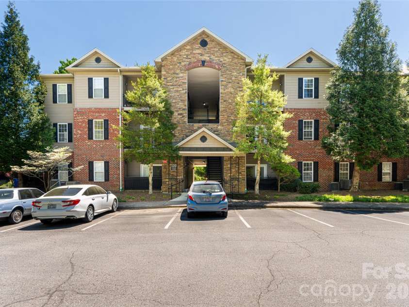 132 Appeldoorn Circle, Asheville, NC 28803.  MLS# CAR4368691, YatesRealty ID 23393. 