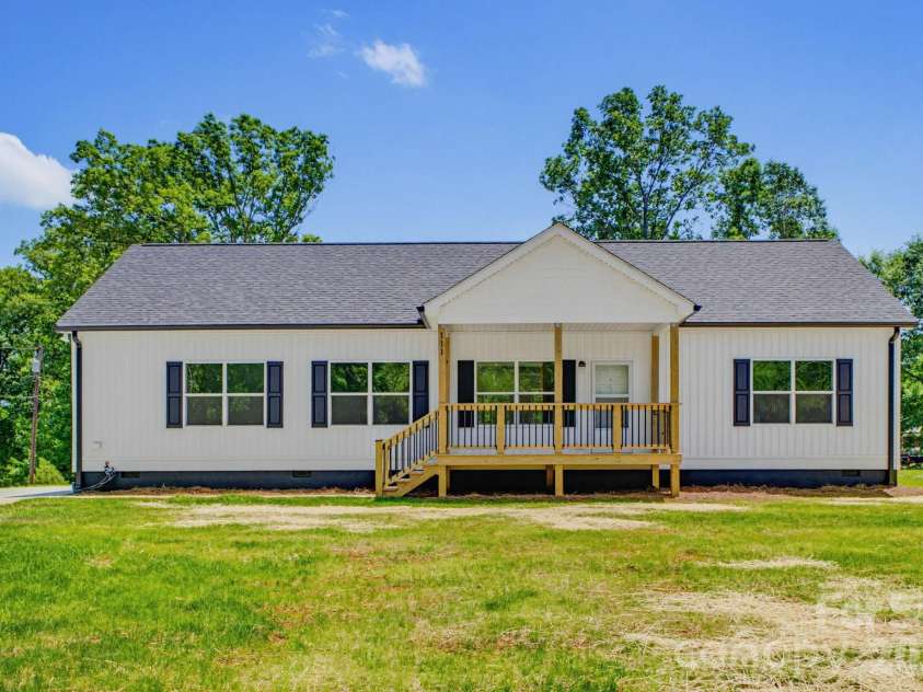 111 Sarah Avenue, Newton, NC 28658.  MLS# CAR4383528, YatesRealty ID 23394. 