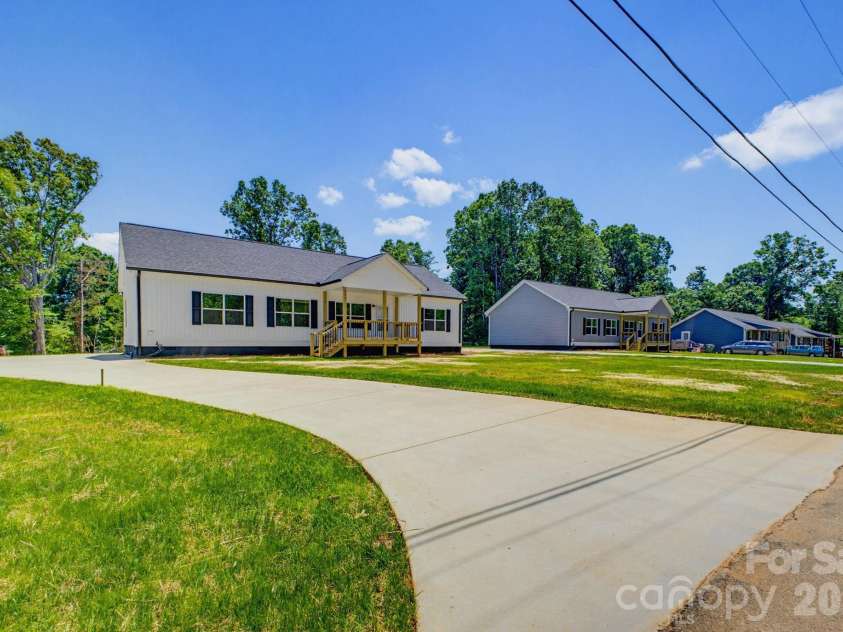 111 Sarah Avenue, Newton, NC 28658.  MLS# CAR4383528, YatesRealty ID 23394. 