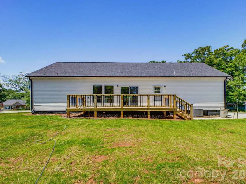 111 Sarah Avenue, Newton, NC 28658.  MLS# CAR4383528, YatesRealty ID 23394. 