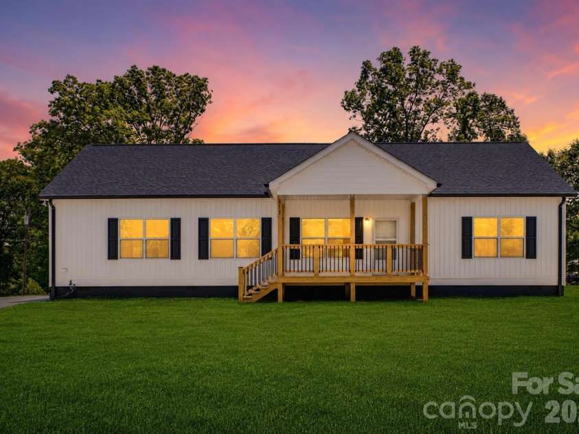 111 Sarah Avenue, Newton, NC 28658.  MLS# CAR4383528, YatesRealty ID 23394. 