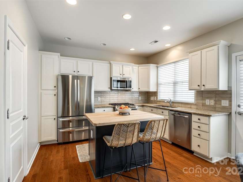 815 Granby Drive, Fort Mill, SC 29708.  MLS# CAR4266029, YatesRealty ID 23394. Kitchen