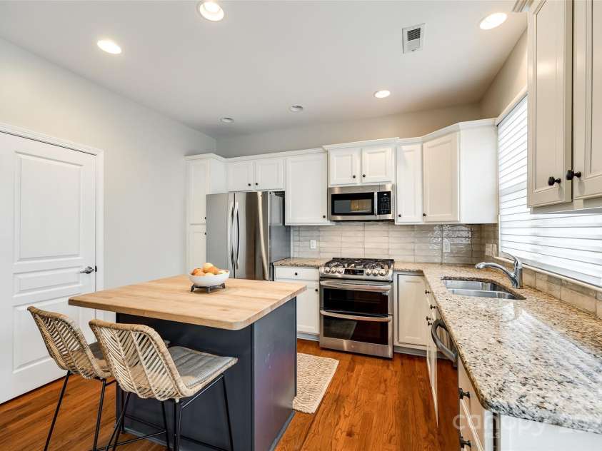 815 Granby Drive, Fort Mill, SC 29708.  MLS# CAR4266029, YatesRealty ID 23394. Kitchen