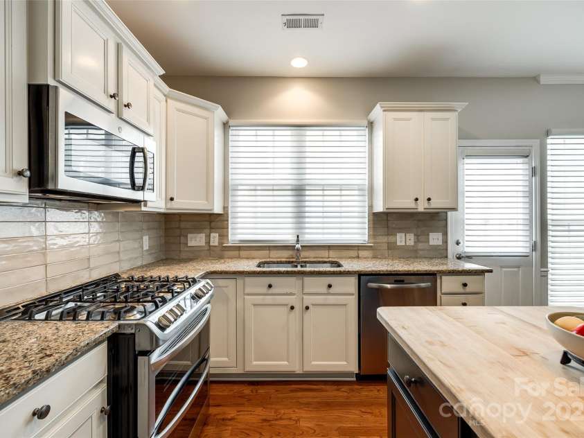 815 Granby Drive, Fort Mill, SC 29708.  MLS# CAR4266029, YatesRealty ID 23394. Kitchen
