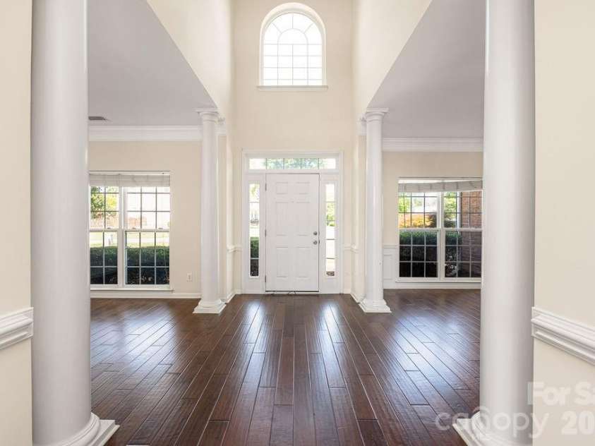 9512 Autumn Applause Drive, Charlotte, NC 28277.  MLS# CAR4382664, YatesRealty ID 23395. 