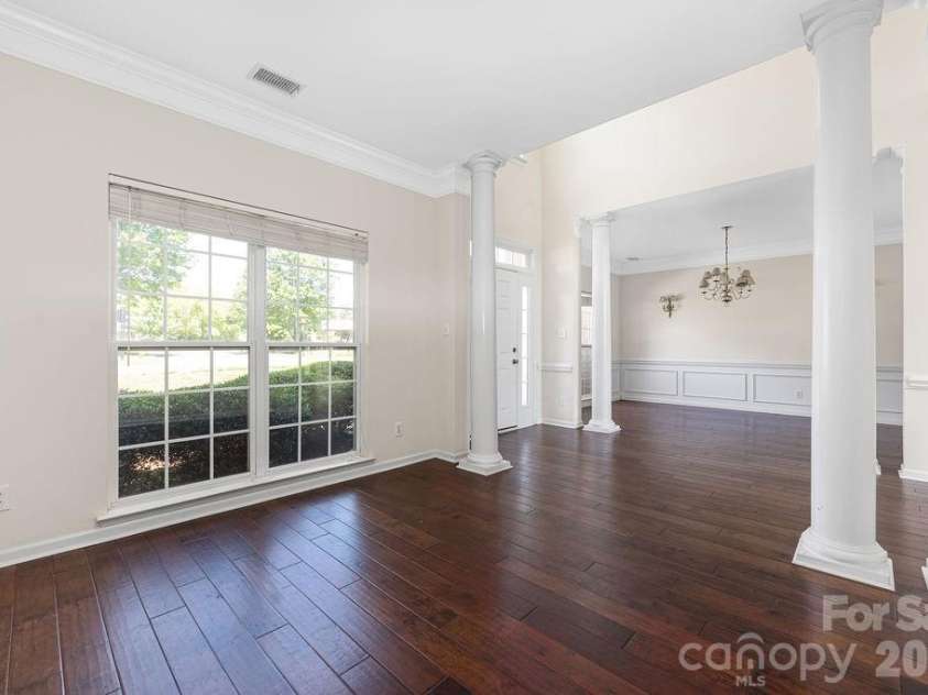 9512 Autumn Applause Drive, Charlotte, NC 28277.  MLS# CAR4382664, YatesRealty ID 23395. 