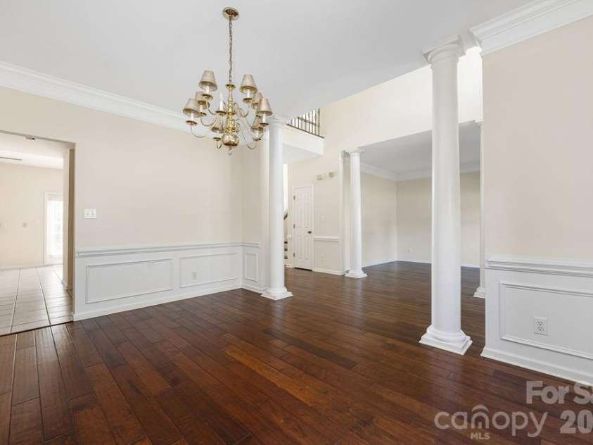 9512 Autumn Applause Drive, Charlotte, NC 28277.  MLS# CAR4382664, YatesRealty ID 23395. 