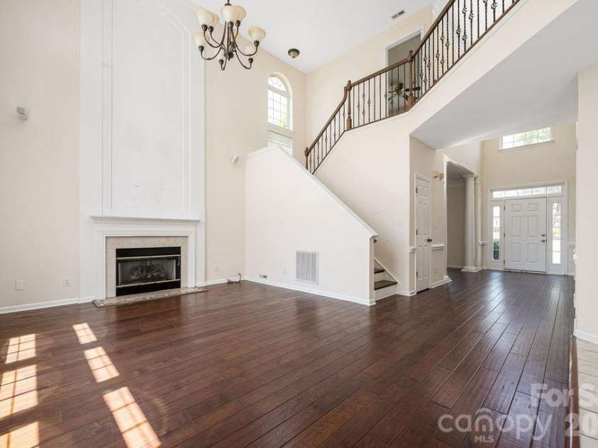 9512 Autumn Applause Drive, Charlotte, NC 28277.  MLS# CAR4382664, YatesRealty ID 23395. 