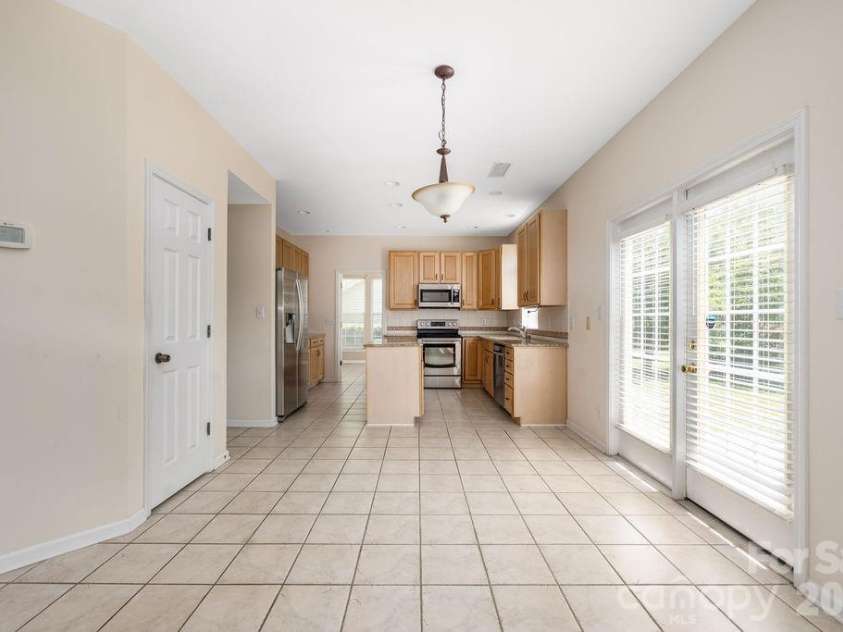 9512 Autumn Applause Drive, Charlotte, NC 28277.  MLS# CAR4382664, YatesRealty ID 23395. 