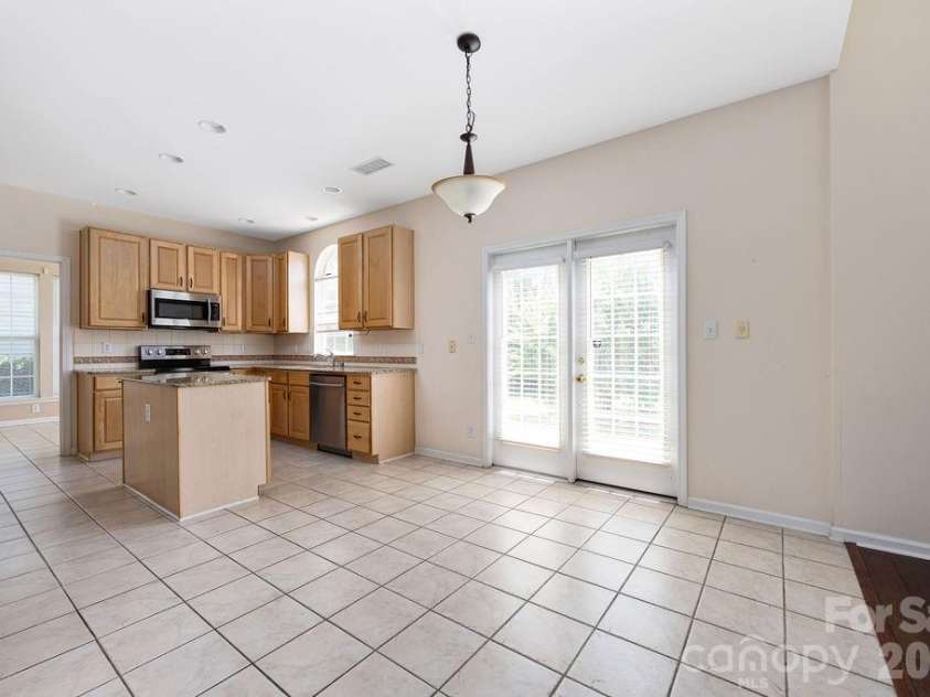 9512 Autumn Applause Drive, Charlotte, NC 28277.  MLS# CAR4382664, YatesRealty ID 23395. 