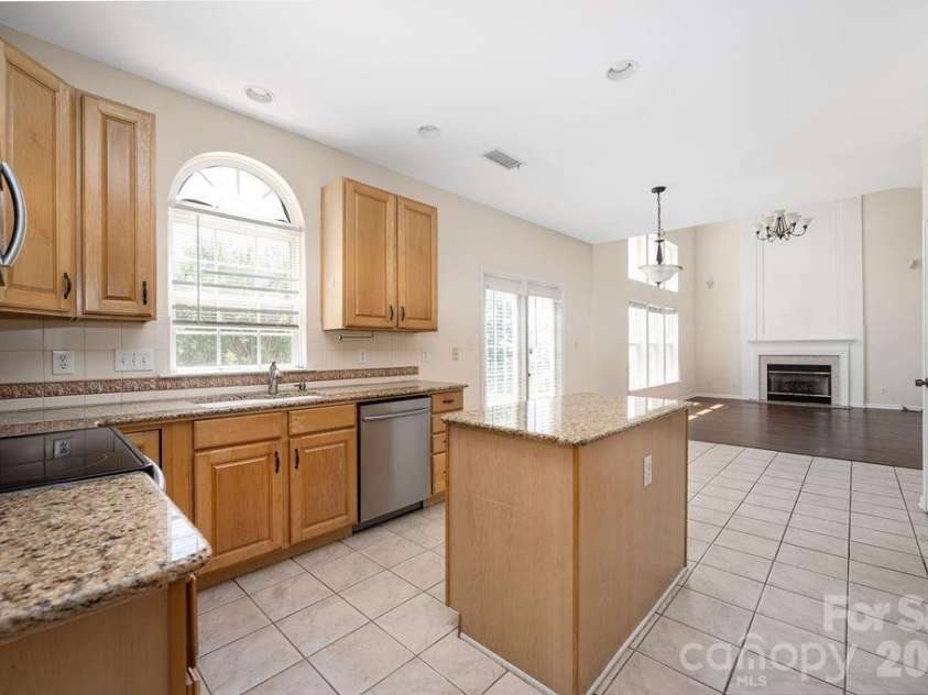 9512 Autumn Applause Drive, Charlotte, NC 28277.  MLS# CAR4382664, YatesRealty ID 23395. 
