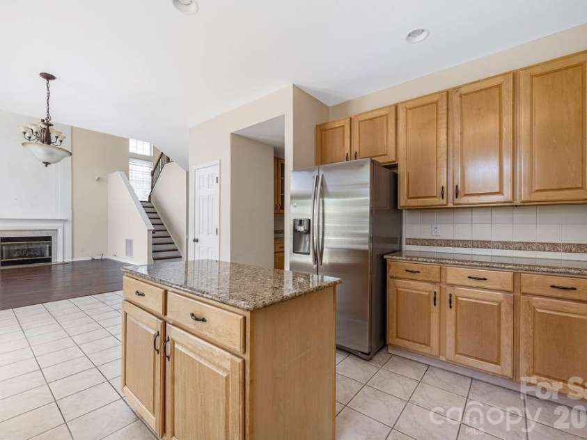 9512 Autumn Applause Drive, Charlotte, NC 28277.  MLS# CAR4382664, YatesRealty ID 23395. 