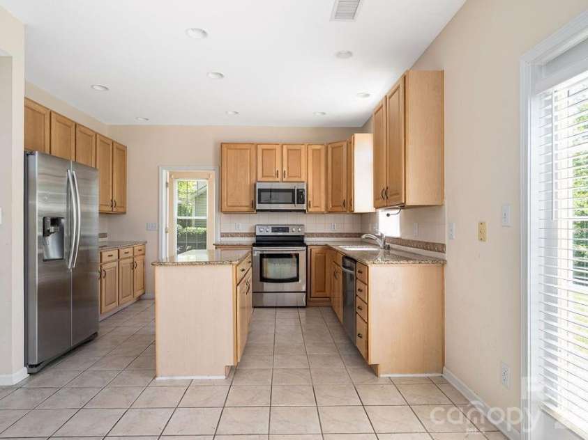 9512 Autumn Applause Drive, Charlotte, NC 28277.  MLS# CAR4382664, YatesRealty ID 23395. 