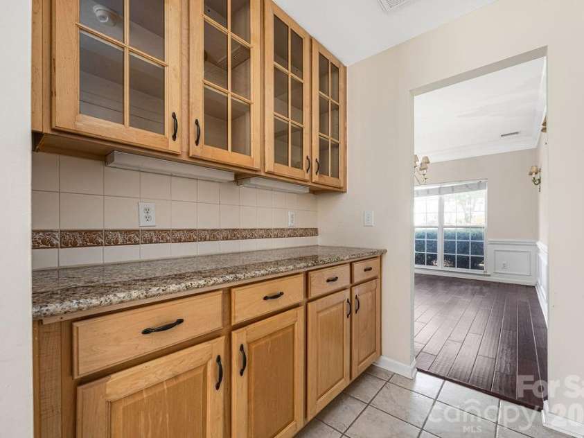 9512 Autumn Applause Drive, Charlotte, NC 28277.  MLS# CAR4382664, YatesRealty ID 23395. 