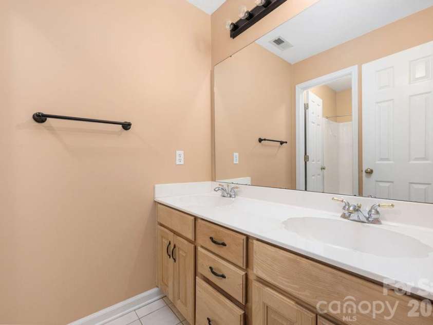 9512 Autumn Applause Drive, Charlotte, NC 28277.  MLS# CAR4382664, YatesRealty ID 23395. 