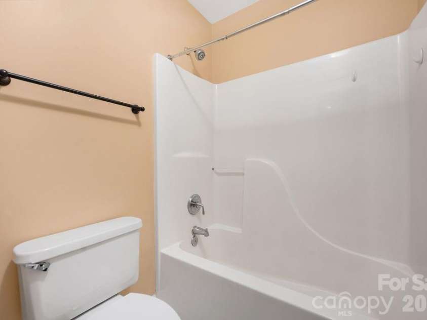9512 Autumn Applause Drive, Charlotte, NC 28277.  MLS# CAR4382664, YatesRealty ID 23395. 